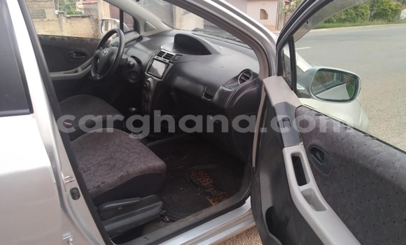 Sayi Na hannu Toyota Vitz Azurfa Mota in Accra a Greater Accra Sayi Na hannu Toyota Vitz Azurfa Mota in Accra a Greater Accra