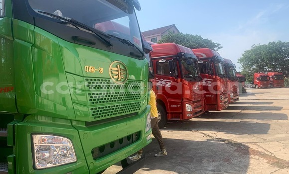 Sayi Na hannu Howo Sinotruck Sauran Babbar mota in Accra a Greater Accra Sayi Na hannu Howo Sinotruck Sauran Babbar mota in Accra a Greater Accra