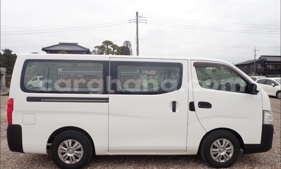Ra Àlòkù Nissan NV350 Caravan funfun Ọkọ̀ in Accra ni Greater Accra Ra Àlòkù Nissan NV350 Caravan funfun Ọkọ̀ in Accra ni Greater Accra