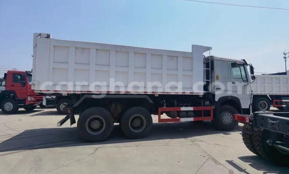 Sayi Na hannu Howo Sinotruck White Babbar mota in Accra a Greater Accra Sayi Na hannu Howo Sinotruck White Babbar mota in Accra a Greater Accra