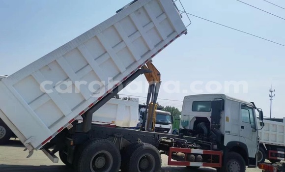 Sayi Na hannu Howo Sinotruck White Babbar mota in Accra a Greater Accra Sayi Na hannu Howo Sinotruck White Babbar mota in Accra a Greater Accra