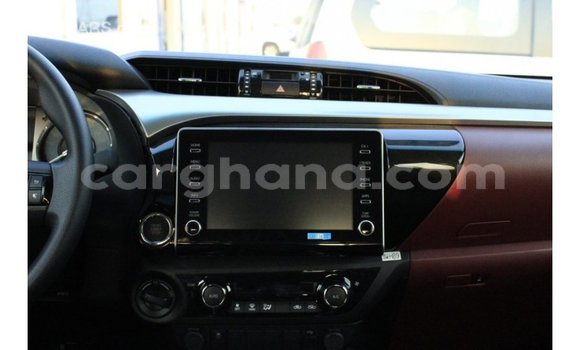 Sayi Imported Toyota Hilux White Mota in Import - Dubai a Ashanti Sayi Imported Toyota Hilux White Mota in Import - Dubai a Ashanti