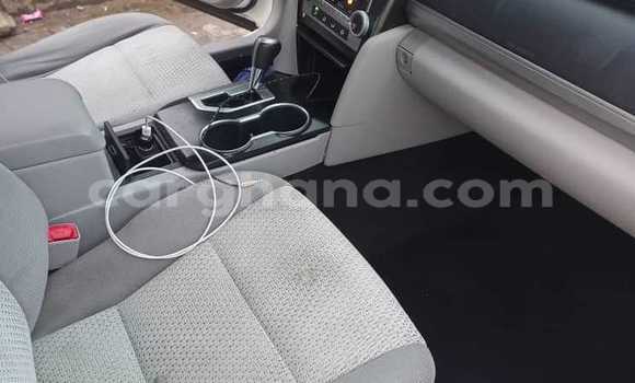 Sayi Na hannu Toyota Camry White Mota in Accra a Greater Accra Sayi Na hannu Toyota Camry White Mota in Accra a Greater Accra