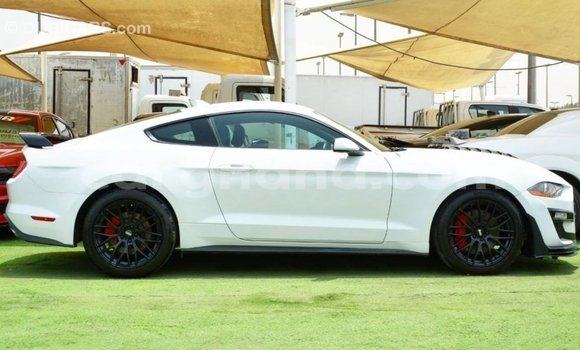 Ra Imported Ford Mustang funfun Ọkọ̀ in Import - Dubai ni Ashanti Ra Imported Ford Mustang funfun Ọkọ̀ in Import - Dubai ni Ashanti