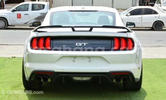 Ra Imported Ford Mustang funfun Ọkọ̀ in Import - Dubai ni Ashanti Ra Imported Ford Mustang funfun Ọkọ̀ in Import - Dubai ni Ashanti