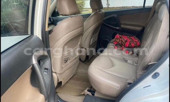 Sayi Na hannu Toyota RAV4 White Mota in Accra a Greater Accra Sayi Na hannu Toyota RAV4 White Mota in Accra a Greater Accra