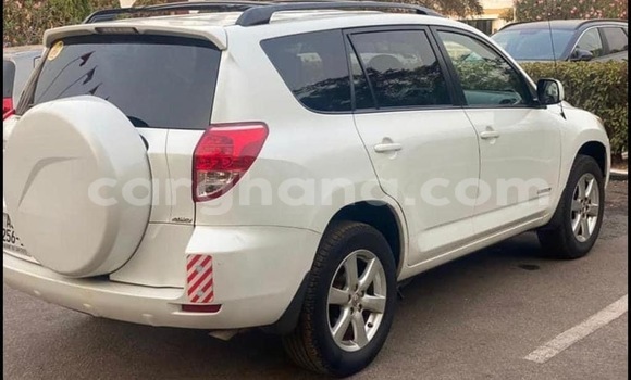 Sayi Na hannu Toyota RAV4 White Mota in Accra a Greater Accra Sayi Na hannu Toyota RAV4 White Mota in Accra a Greater Accra
