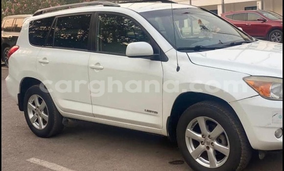 Sayi Na hannu Toyota RAV4 White Mota in Accra a Greater Accra Sayi Na hannu Toyota RAV4 White Mota in Accra a Greater Accra