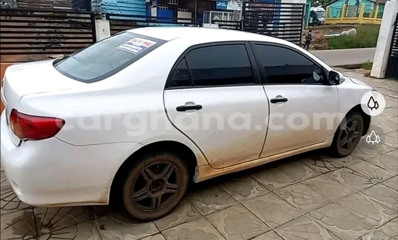 Sayi Na hannu Toyota Corolla White Mota in Accra a Greater Accra Sayi Na hannu Toyota Corolla White Mota in Accra a Greater Accra