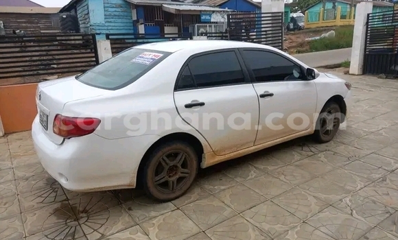 Sayi Na hannu Toyota Corolla White Mota in Accra a Greater Accra Sayi Na hannu Toyota Corolla White Mota in Accra a Greater Accra