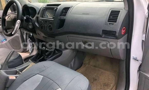 Buy Used Toyota Hilux White Car in Accra in Greater Accra Buy Used Toyota Hilux White Car in Accra in Greater Accra