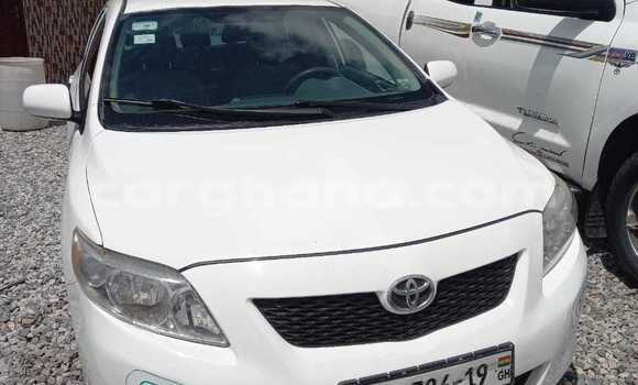 Sayi Na hannu Toyota Corolla White Mota in Accra a Greater Accra