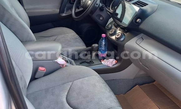 Ra Àlòkù Toyota RAV4 Silver Ọkọ̀ in Accra ni Greater Accra Ra Àlòkù Toyota RAV4 Silver Ọkọ̀ in Accra ni Greater Accra