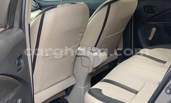 Sayi Na hannu Toyota Yaris Azurfa Mota in Accra a Greater Accra Sayi Na hannu Toyota Yaris Azurfa Mota in Accra a Greater Accra