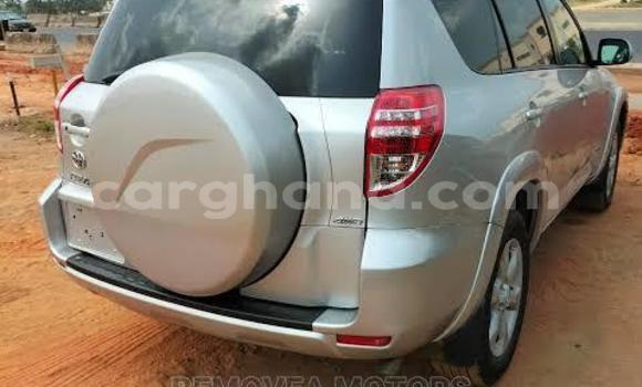 Ra Àlòkù Toyota RAV4 Silver Ọkọ̀ in Accra ni Greater Accra Ra Àlòkù Toyota RAV4 Silver Ọkọ̀ in Accra ni Greater Accra