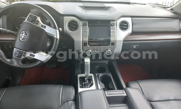 Sayi Na hannu Toyota Tundra Azurfa Mota in Accra a Greater Accra Sayi Na hannu Toyota Tundra Azurfa Mota in Accra a Greater Accra