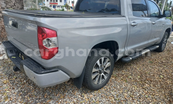 Sayi Na hannu Toyota Tundra Azurfa Mota in Accra a Greater Accra Sayi Na hannu Toyota Tundra Azurfa Mota in Accra a Greater Accra