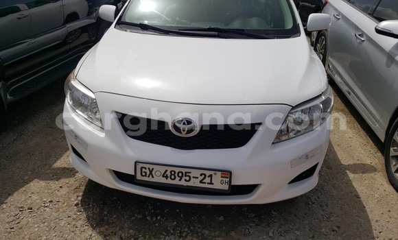 Sayi Na hannu Toyota Corolla White Mota in Accra a Greater Accra