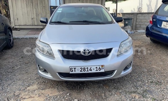 Sayi Na hannu Toyota Corolla Azurfa Mota in Accra a Greater Accra