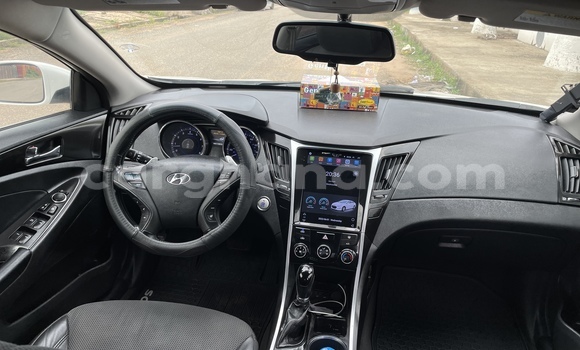 Buy Used Hyundai Sonata White Car in Nungua in Greater Accra Buy Used Hyundai Sonata White Car in Nungua in Greater Accra