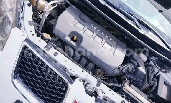 Buy Used Pontiac Vibe White Car in Accra in Greater Accra