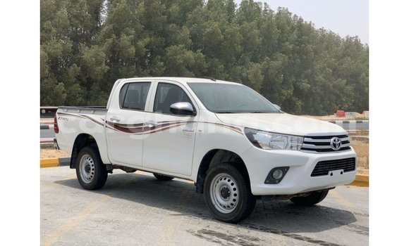 Sayi Imported Toyota Hilux White Mota in Import - Dubai a Ashanti Sayi Imported Toyota Hilux White Mota in Import - Dubai a Ashanti