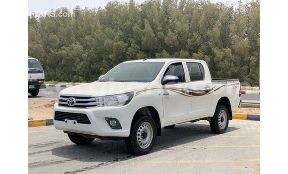 Sayi Imported Toyota Hilux White Mota in Import - Dubai a Ashanti Sayi Imported Toyota Hilux White Mota in Import - Dubai a Ashanti