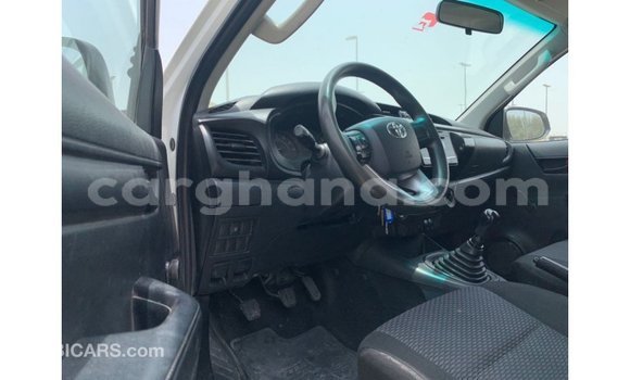 Sayi Imported Toyota Hilux White Mota in Import - Dubai a Ashanti Sayi Imported Toyota Hilux White Mota in Import - Dubai a Ashanti