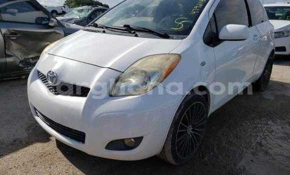 Sayi Na hannu Toyota Yaris White Mota in Accra a Greater Accra Sayi Na hannu Toyota Yaris White Mota in Accra a Greater Accra