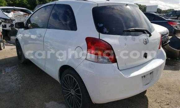 Sayi Na hannu Toyota Yaris White Mota in Accra a Greater Accra Sayi Na hannu Toyota Yaris White Mota in Accra a Greater Accra