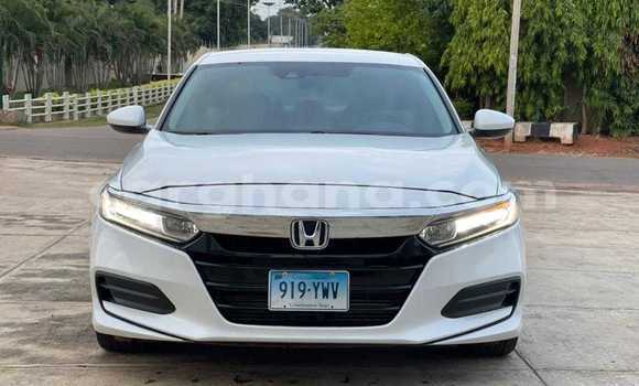 Ra Àlòkù Honda Accord funfun Ọkọ̀ in Accra ni Greater Accra