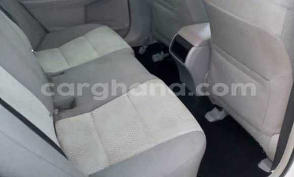 Sayi Na hannu Toyota Camry White Mota in Accra a Greater Accra Sayi Na hannu Toyota Camry White Mota in Accra a Greater Accra