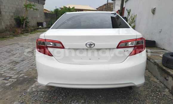 Sayi Na hannu Toyota Camry White Mota in Accra a Greater Accra Sayi Na hannu Toyota Camry White Mota in Accra a Greater Accra