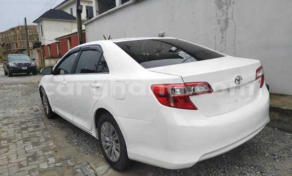 Sayi Na hannu Toyota Camry White Mota in Accra a Greater Accra Sayi Na hannu Toyota Camry White Mota in Accra a Greater Accra
