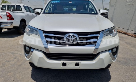 Buy Used Toyota Fortuner White Car in Accra in Greater Accra Buy Used Toyota Fortuner White Car in Accra in Greater Accra