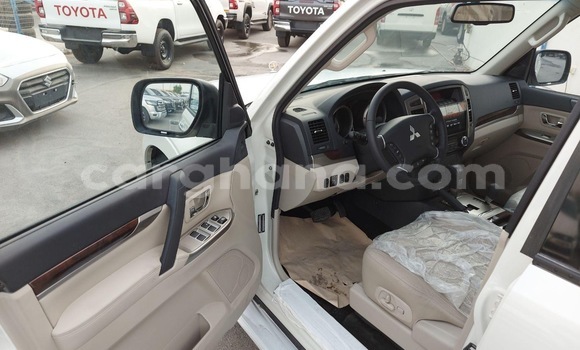 Ra Àlòkù Mitsubishi Pajero funfun Ọkọ̀ in Accra ni Greater Accra Ra Àlòkù Mitsubishi Pajero funfun Ọkọ̀ in Accra ni Greater Accra