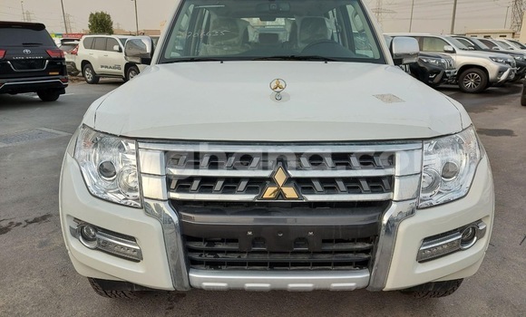 Ra Àlòkù Mitsubishi Pajero funfun Ọkọ̀ in Accra ni Greater Accra Ra Àlòkù Mitsubishi Pajero funfun Ọkọ̀ in Accra ni Greater Accra