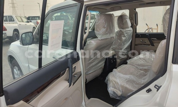 Ra Àlòkù Mitsubishi Pajero funfun Ọkọ̀ in Accra ni Greater Accra Ra Àlòkù Mitsubishi Pajero funfun Ọkọ̀ in Accra ni Greater Accra