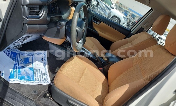 Sayi Na hannu Toyota Fortuner White Mota in Accra a Greater Accra Sayi Na hannu Toyota Fortuner White Mota in Accra a Greater Accra
