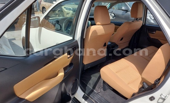 Sayi Na hannu Toyota Fortuner White Mota in Accra a Greater Accra Sayi Na hannu Toyota Fortuner White Mota in Accra a Greater Accra