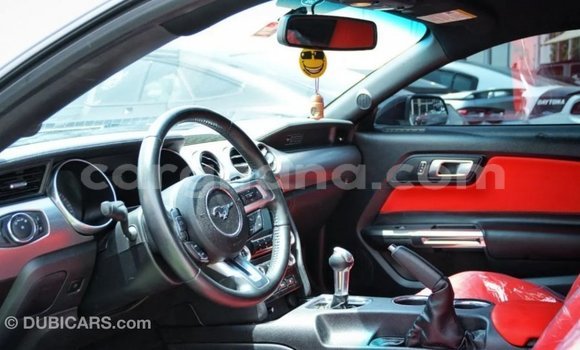 Ra Imported Ford Mustang funfun Ọkọ̀ in Import - Dubai ni Ashanti Ra Imported Ford Mustang funfun Ọkọ̀ in Import - Dubai ni Ashanti