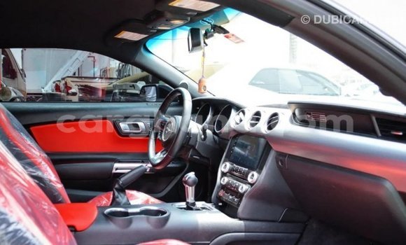Ra Imported Ford Mustang funfun Ọkọ̀ in Import - Dubai ni Ashanti Ra Imported Ford Mustang funfun Ọkọ̀ in Import - Dubai ni Ashanti