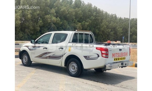 Sayi Imported Mitsubishi L200 White Mota in Import - Dubai a Ashanti Sayi Imported Mitsubishi L200 White Mota in Import - Dubai a Ashanti