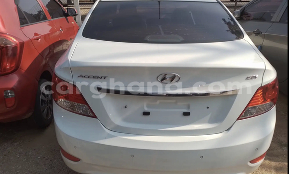 Ra Àlòkù Hyundai Accent funfun Ọkọ̀ in Accra ni Greater Accra Ra Àlòkù Hyundai Accent funfun Ọkọ̀ in Accra ni Greater Accra