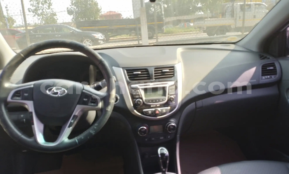Ra Àlòkù Hyundai Accent funfun Ọkọ̀ in Accra ni Greater Accra Ra Àlòkù Hyundai Accent funfun Ọkọ̀ in Accra ni Greater Accra