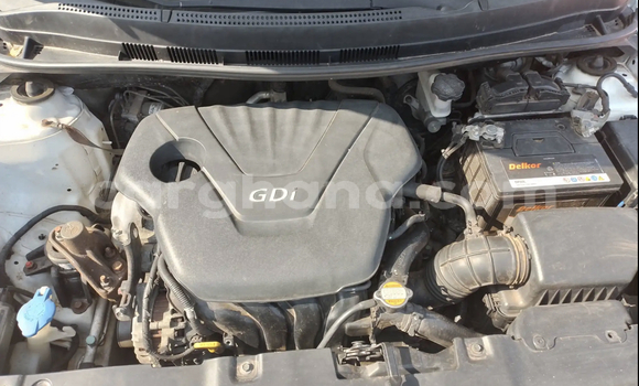 Ra Àlòkù Hyundai Accent funfun Ọkọ̀ in Accra ni Greater Accra Ra Àlòkù Hyundai Accent funfun Ọkọ̀ in Accra ni Greater Accra