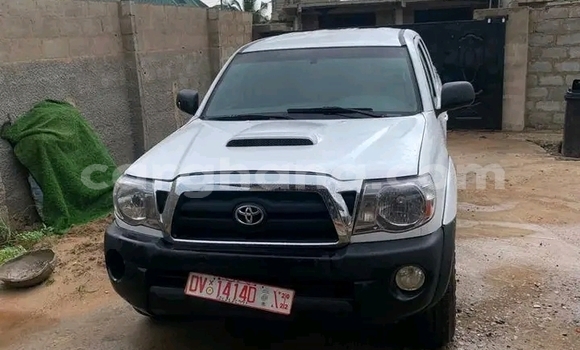 Ra Àlòkù Toyota Tacoma funfun Ọkọ̀ in Accra ni Greater Accra Ra Àlòkù Toyota Tacoma funfun Ọkọ̀ in Accra ni Greater Accra