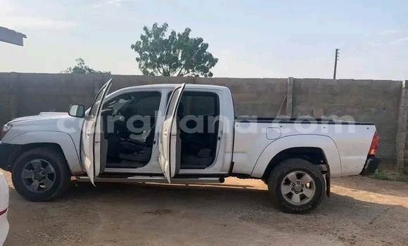 Ra Àlòkù Toyota Tacoma funfun Ọkọ̀ in Accra ni Greater Accra Ra Àlòkù Toyota Tacoma funfun Ọkọ̀ in Accra ni Greater Accra