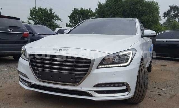 Ra Àlòkù Hyundai Genesis funfun Ọkọ̀ in Accra ni Greater Accra