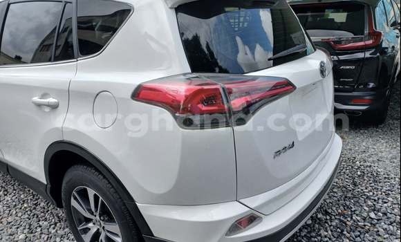 Buy Used Toyota RAV4 White Car in Accra in Greater Accra Buy Used Toyota RAV4 White Car in Accra in Greater Accra